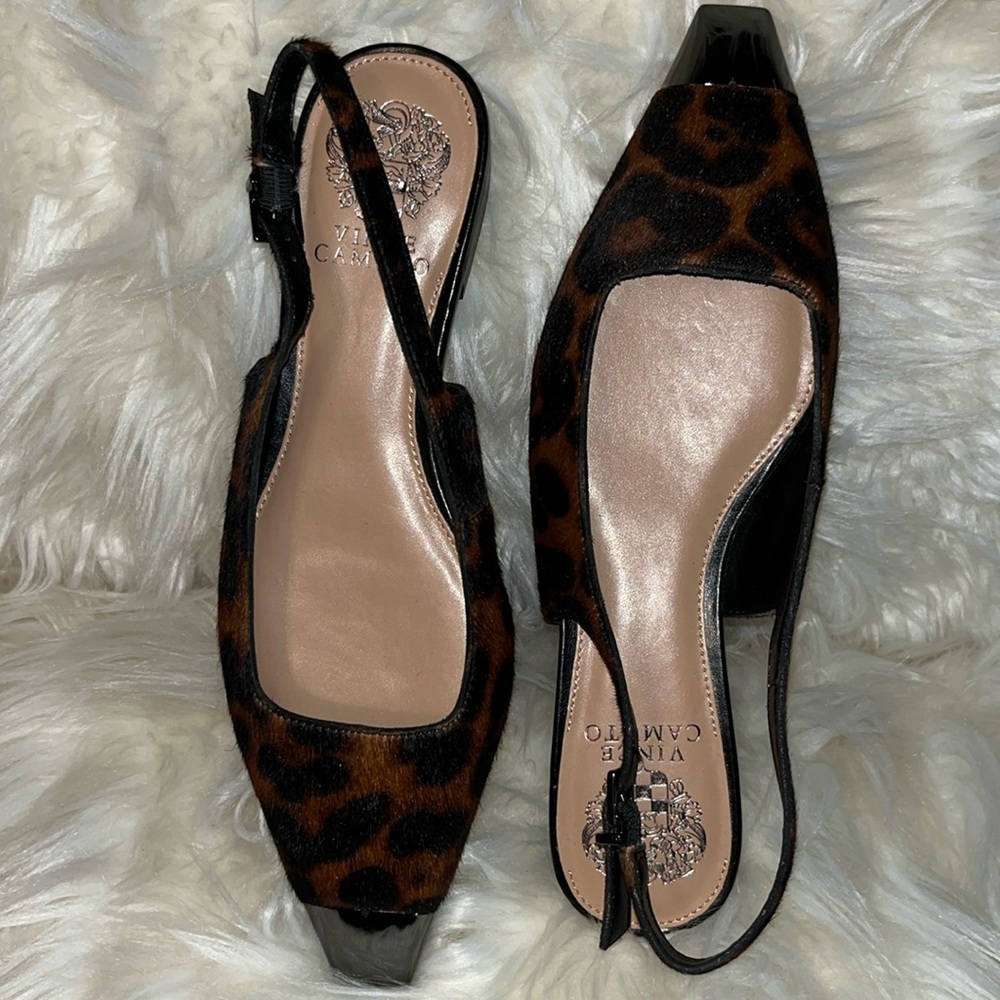 Vince Camuto flats sz:7 M or 37 1/2